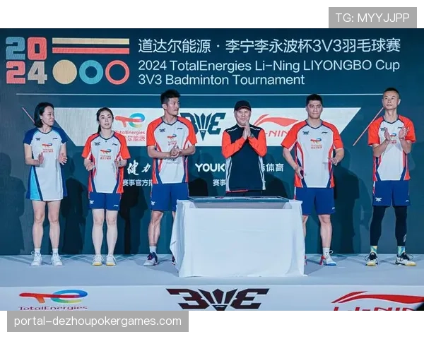 纽约举办史上最大规模街头羽毛球赛事,吸引数千人参与。 纽约举办史上最大规模街头羽毛球赛事,吸引数千人参与。